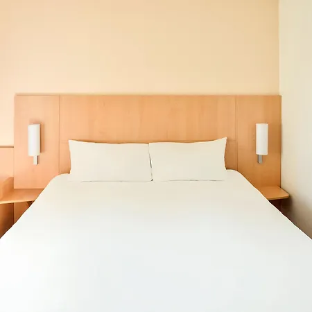 Готель Ibis Centre Gare 3*