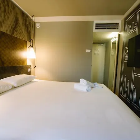 Готель Ibis Centre Gare 3*